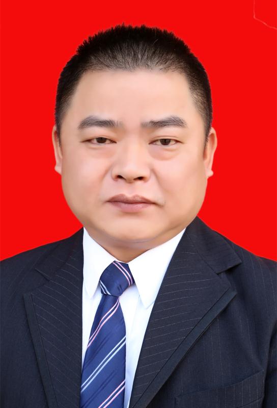 谢    坚
