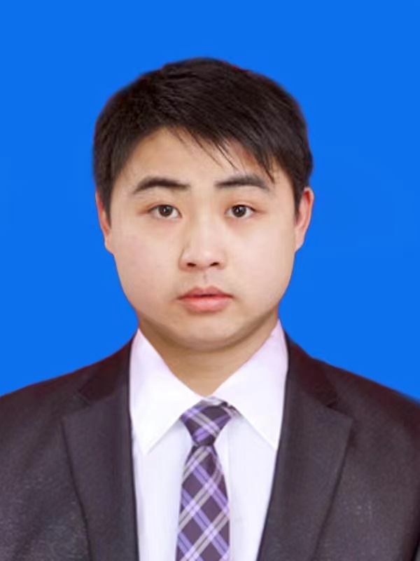 陈    佳